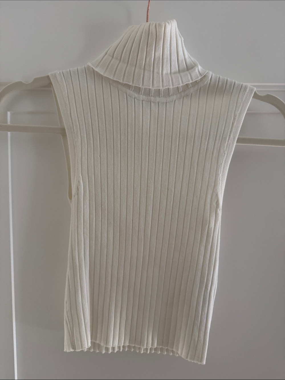Zara Sleeveless Ribbed Turtleneck Sweater - white size small